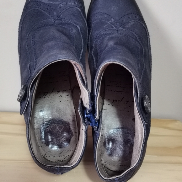 Dkode Navy Ankle Booties size 7 - Picture 6 of 10